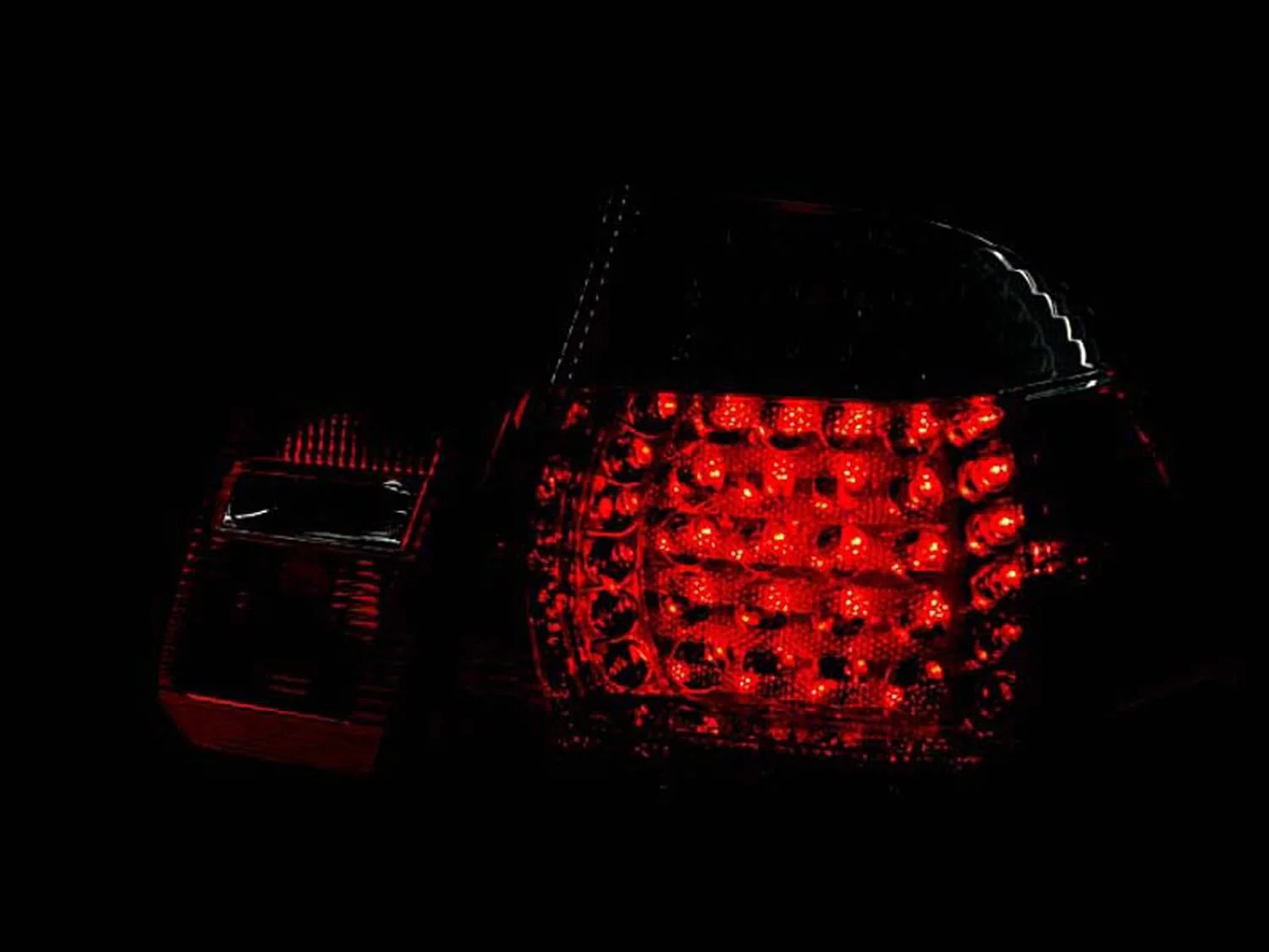 ANZO BMW E46 3-Series (99-01) 4-Door LED Taillights Red/Clear - Image 3