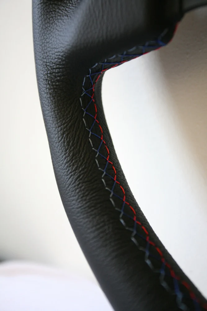 Renown Clubsport Motorsport Steering Wheel - Tricolor Stitching - Image 5